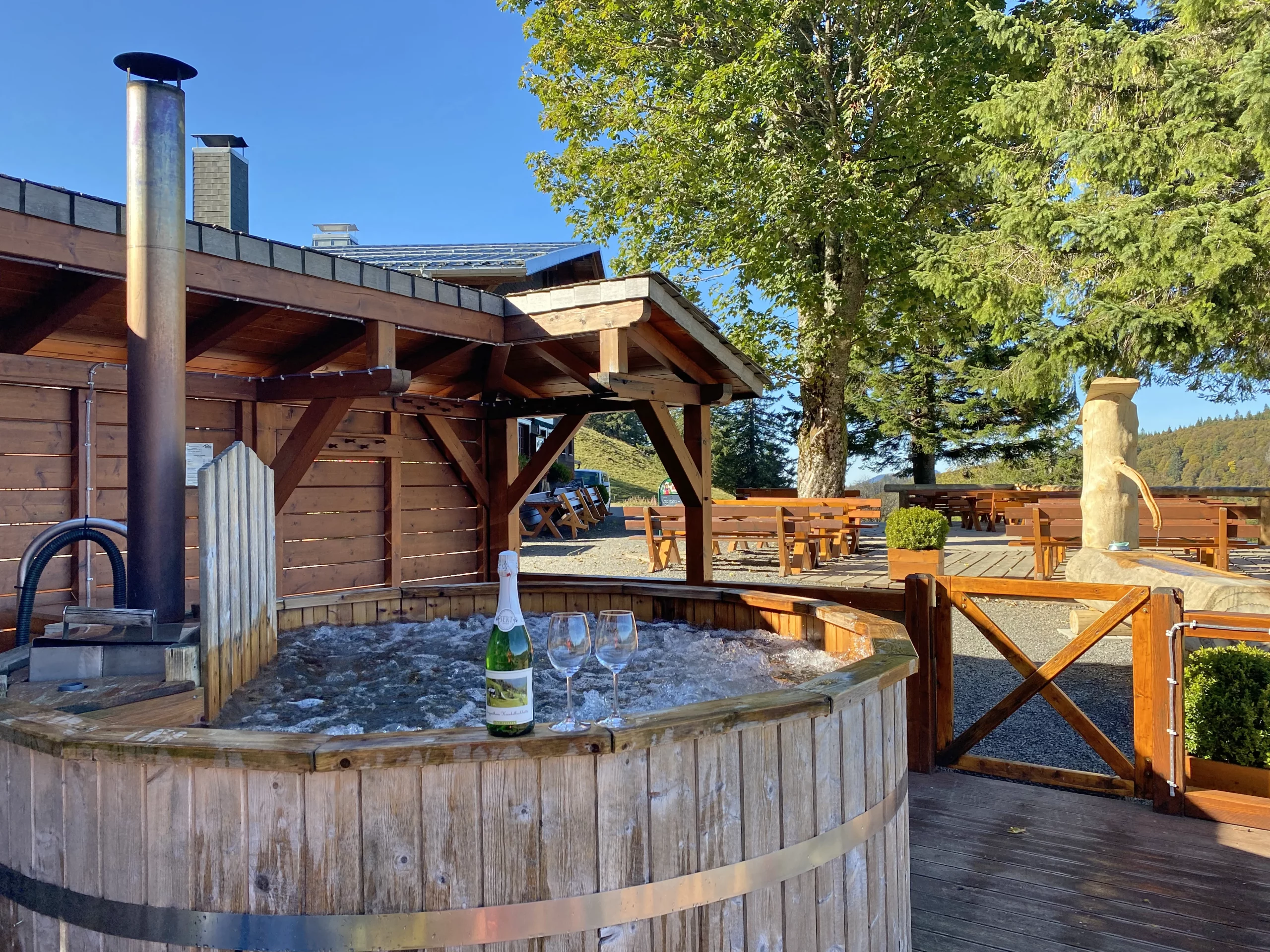 Exklusiver Hot Pot (Außen-Jacuzzi) mit Sekt auf der Krunkelbachhütte im Hochschwarzwald